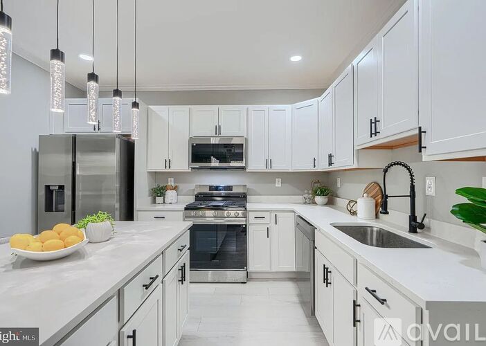 6143 W Sunnyside Dr 3 Beds Single Family Home for Rent - Photo gallery 4