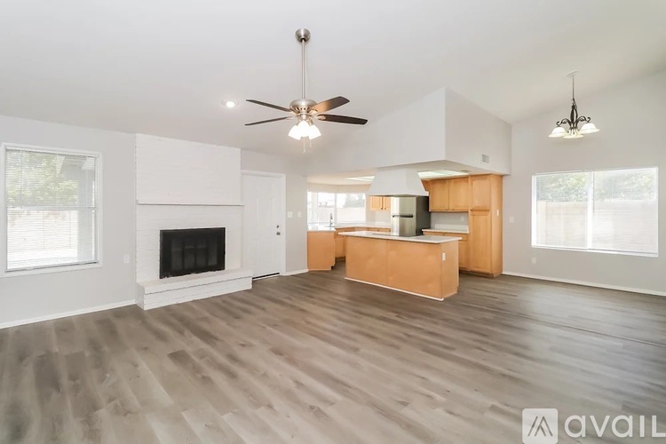 6143 W Sunnyside Dr 3 Beds Single Family Home for Rent - Photo gallery 5