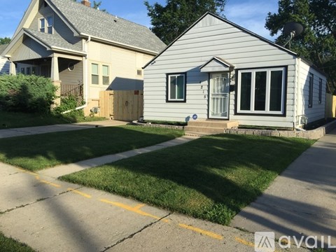 4215 West Fairmount Avenue 2 Beds Apartment for Rent