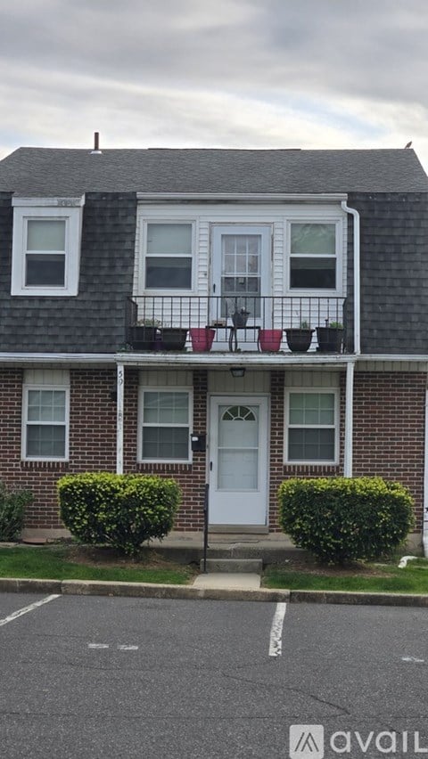 60 Reliance Ct 2 Beds Apartment for Rent
