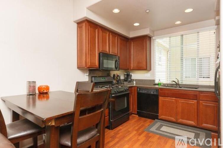 606 Kellogg Street 3 Beds Townhouse for Rent - Photo gallery 2