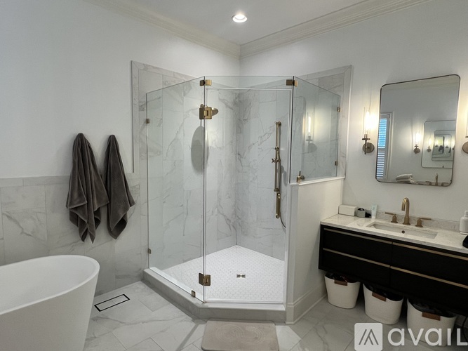 321 North Shelmore Boulevard 5 Beds Single Family Home for Rent - Photo gallery 2