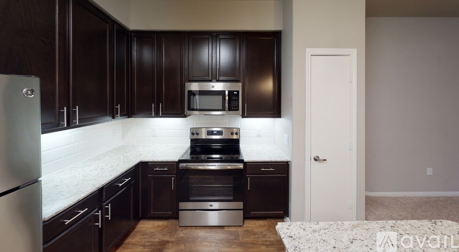 1301 NE Inner Loop 4 Beds Single Family Home for Rent - Photo gallery 2