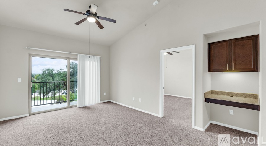 1301 NE Inner Loop 4 Beds Single Family Home for Rent - Photo gallery 4