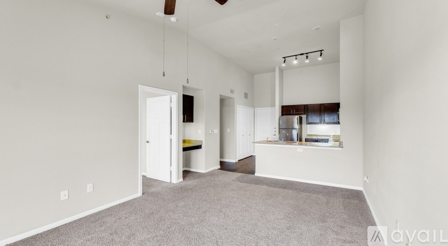 1301 NE Inner Loop 4 Beds Single Family Home for Rent - Photo gallery 5