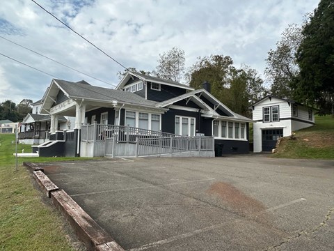104 E Stuart Dr 3 Beds Apartment for Rent