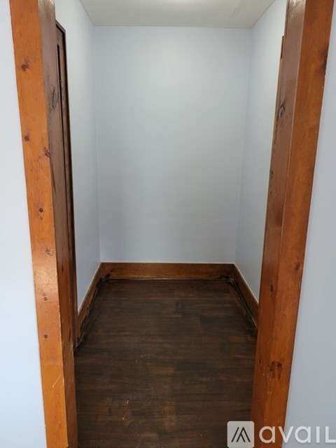 87 Mc Naughton St 2 Beds Apartment for Rent