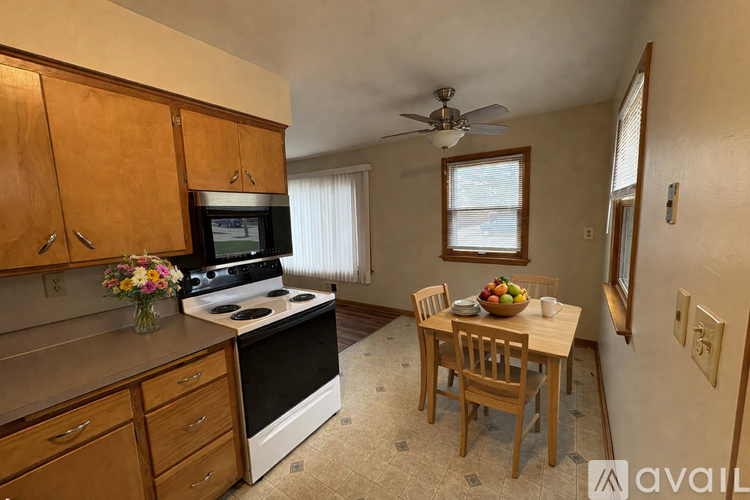 1821 East Howard Avenue 2 Beds Apartment for Rent - Photo gallery 1