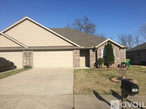 143 Foxglove St 3 Beds Apartment for Rent