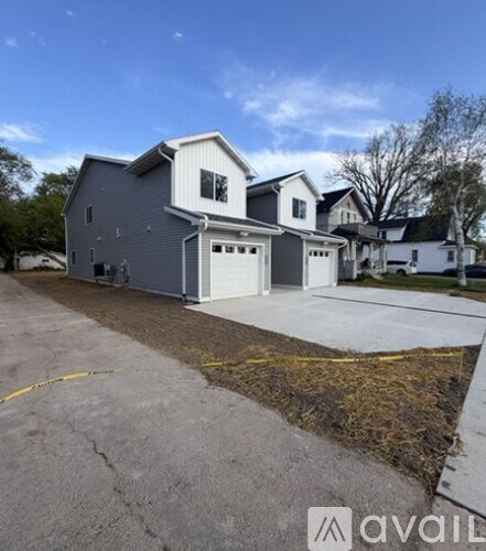 1112 N Van Buren St 3 Beds Apartment for Rent