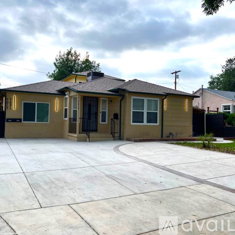 7019 Jamieson Avenue 3 Beds Apartment for Rent