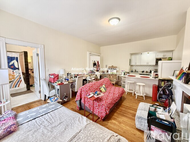 337 Beacon St Studio Apartment for Rent - Photo gallery 3