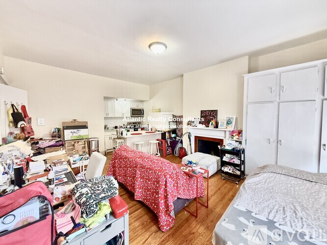 337 Beacon St Studio Apartment for Rent - Photo gallery 4
