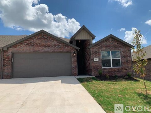 422 Red Robin St 3 Beds Apartment for Rent