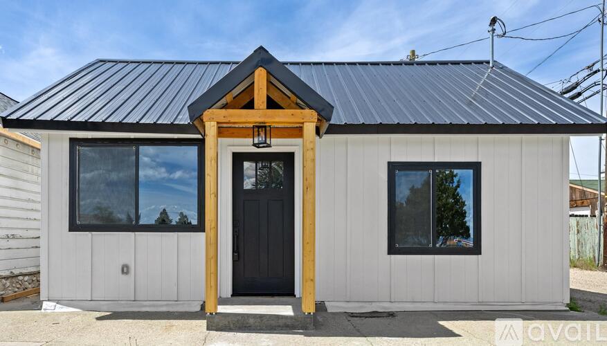 210 Monroe St 2 Beds Single Family Home for Rent - Photo gallery 3
