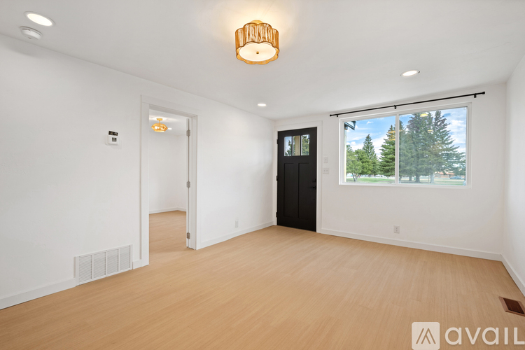 210 Monroe St 2 Beds Single Family Home for Rent - Photo gallery 4