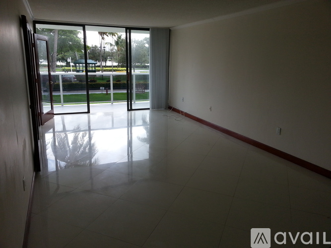E Country Club Dr 2 Beds Condo for Rent - Photo gallery 2