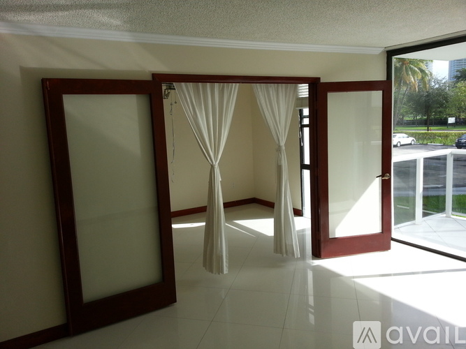 E Country Club Dr 2 Beds Condo for Rent - Photo gallery 3
