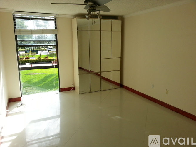 E Country Club Dr 2 Beds Condo for Rent - Photo gallery 5