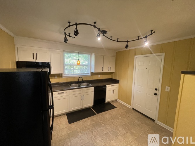 2425 Chapel Avenue 2 Beds Townhouse for Rent - Photo gallery 3