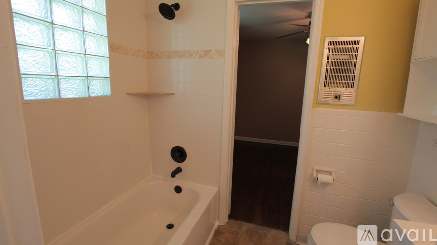 2425 Chapel Avenue 2 Beds Townhouse for Rent - Photo gallery 4