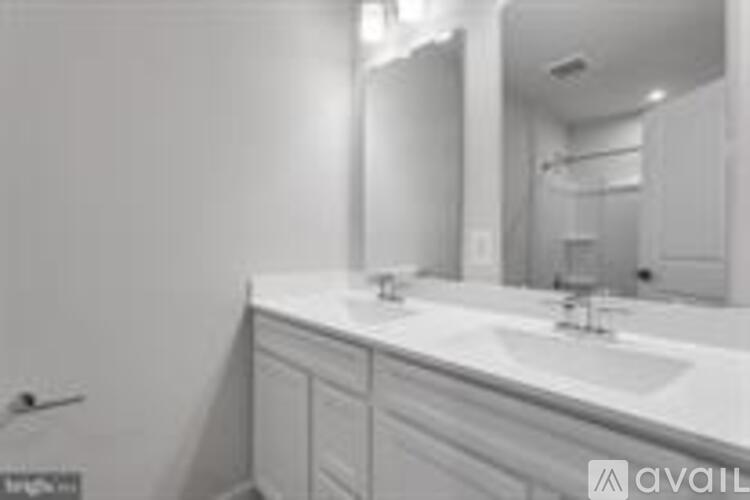 267 Summerfield Drive 3 Beds Townhouse for Rent - Photo gallery 2