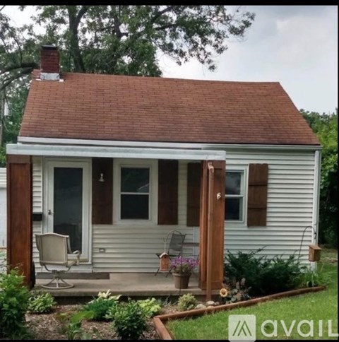 2218 E 6Th St 2 Beds Apartment for Rent