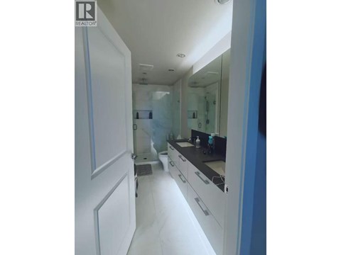 105 5687 GRAY AVENUE 2 Beds Apartment for Rent
