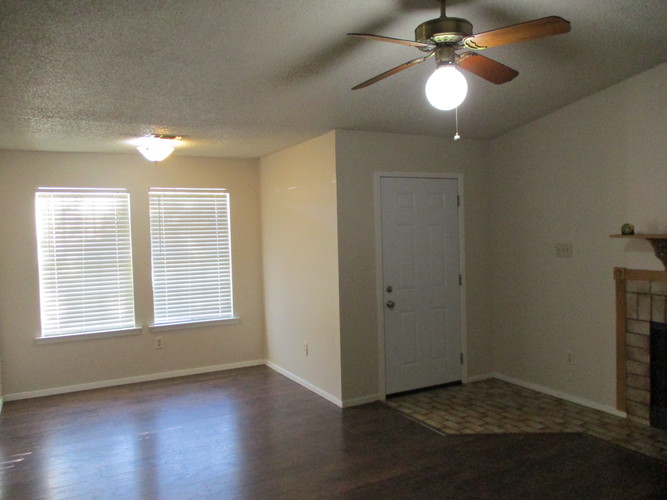 121 Oak Wood Ln 2 Beds Single Family Home for Rent - Photo gallery 2