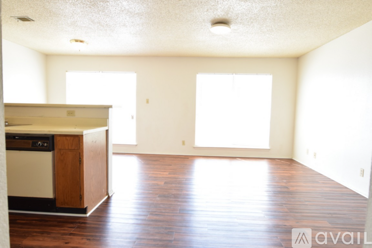 705 W Avenue D 2 Beds Apartment for Rent - Photo gallery 3