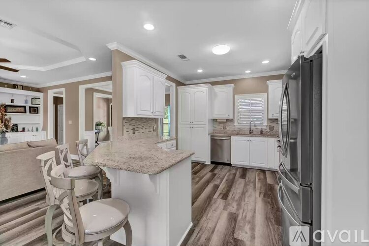 6 Lynn Ln 5 Beds Single Family Home for Rent - Photo gallery 2