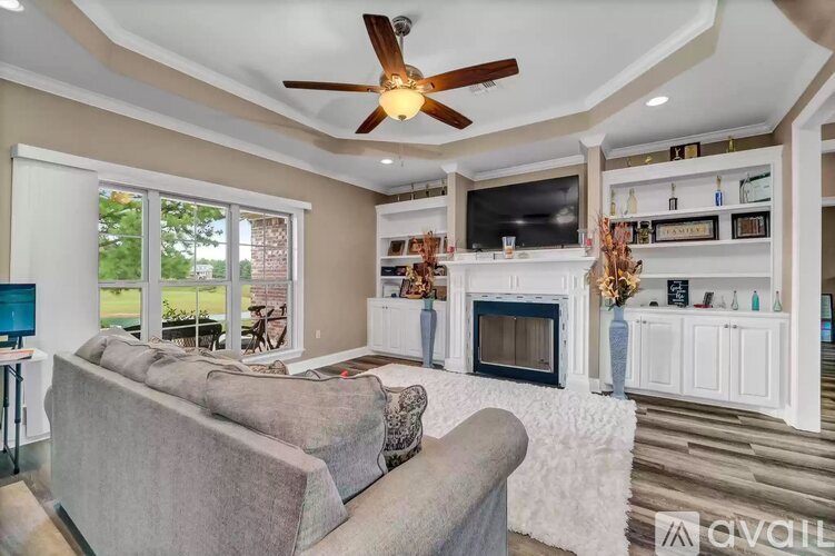6 Lynn Ln 5 Beds Single Family Home for Rent - Photo gallery 3