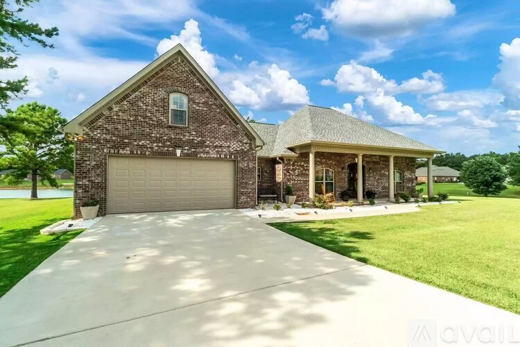 6 Lynn Ln 5 Beds Single Family Home for Rent - Photo gallery 4
