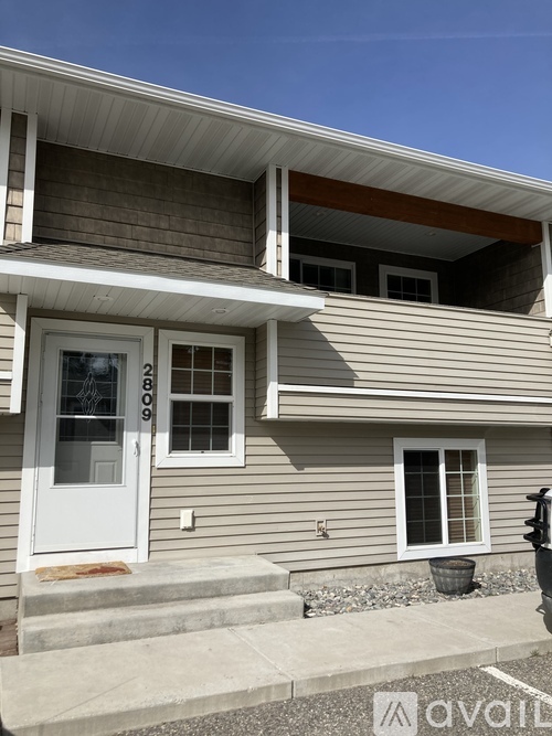 A house with a white door and windows with the number 809 on them.