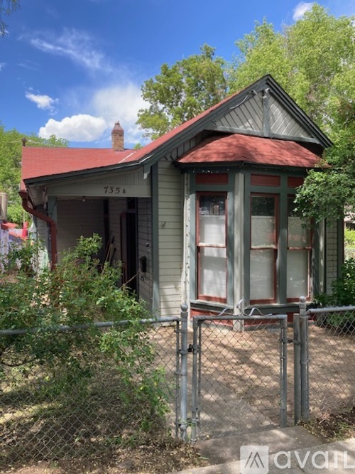 735 Bennett Avenue 1 Apartment for Rent - Photo gallery 1