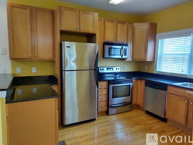 440 21st St 3 Beds Townhouse for Rent - Photo gallery 2