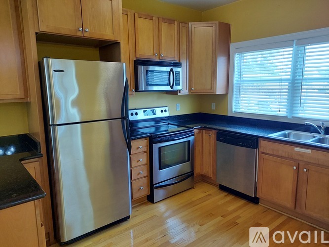 440 21st St 3 Beds Townhouse for Rent - Photo gallery 3