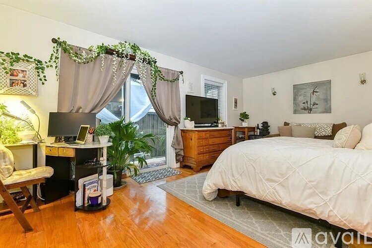 732 E 6th St 3 Beds Apartment for Rent - Photo gallery 4