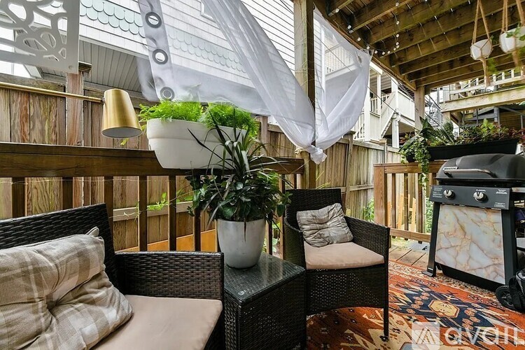 732 E 6th St 3 Beds Apartment for Rent - Photo gallery 5