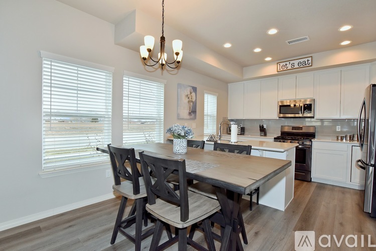 1688 Grand Avenue 3 Beds Condo for Rent - Photo gallery 5