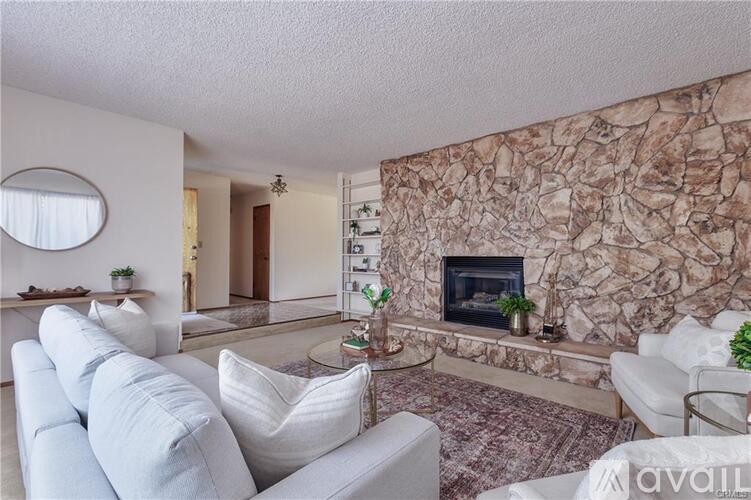 2440 Oak Ridge Drive 3 Beds Single Family Home for Rent - Photo gallery 4