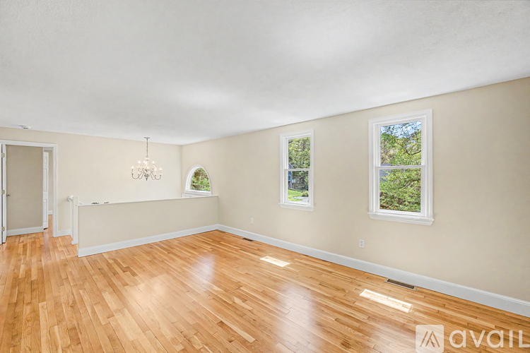 7 Holly Ln 3 Beds Single Family Home for Rent - Photo gallery 2
