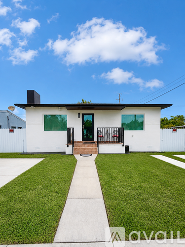 3915 Southwest 68th Avenue 3 Beds Single Family Home for Rent - Photo gallery 1