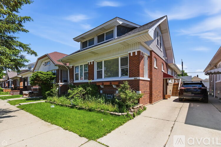 6527 S Troy St 5 Beds Single Family Home for Rent - Photo gallery 2