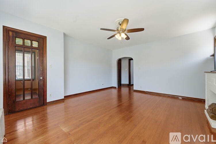 6527 S Troy St 5 Beds Single Family Home for Rent - Photo gallery 4