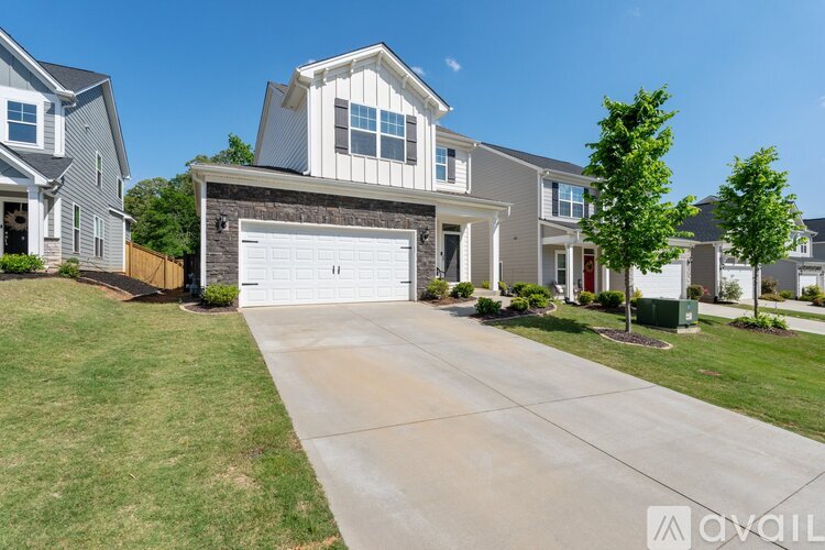 15 Tyrian Drive 3 Beds Single Family Home for Rent - Photo gallery 4