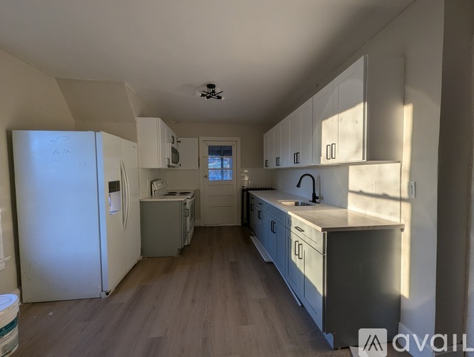 184 Buckingham St 3 Beds Apartment for Rent - Photo gallery 3