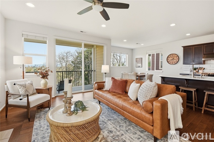 7012 30th Place Southwest 5 Beds Single Family Home for Rent - Photo gallery 2