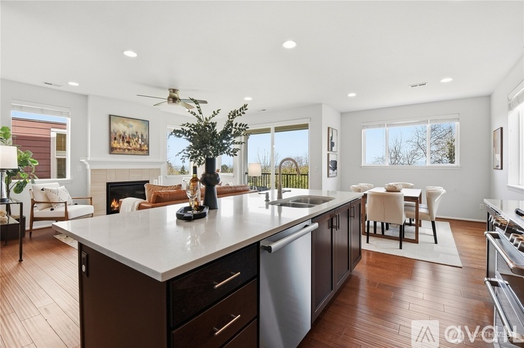 7012 30th Place Southwest 5 Beds Single Family Home for Rent - Photo gallery 4