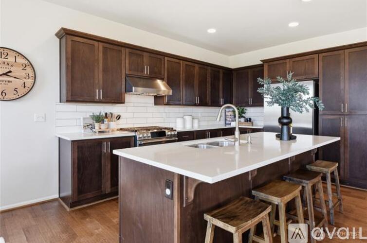 7012 30th Place Southwest 5 Beds Single Family Home for Rent - Photo gallery 5